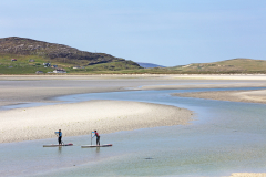 Stehpaddler am Luskentyre Beach, Isle of Harris, Äußere Hebriden