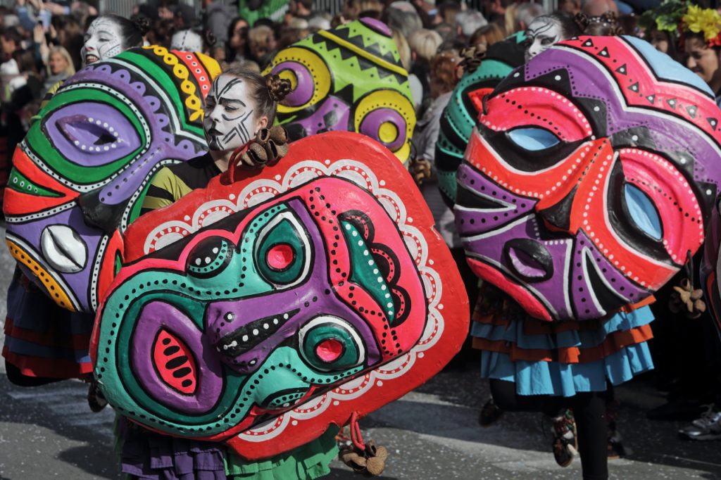 Parade 2